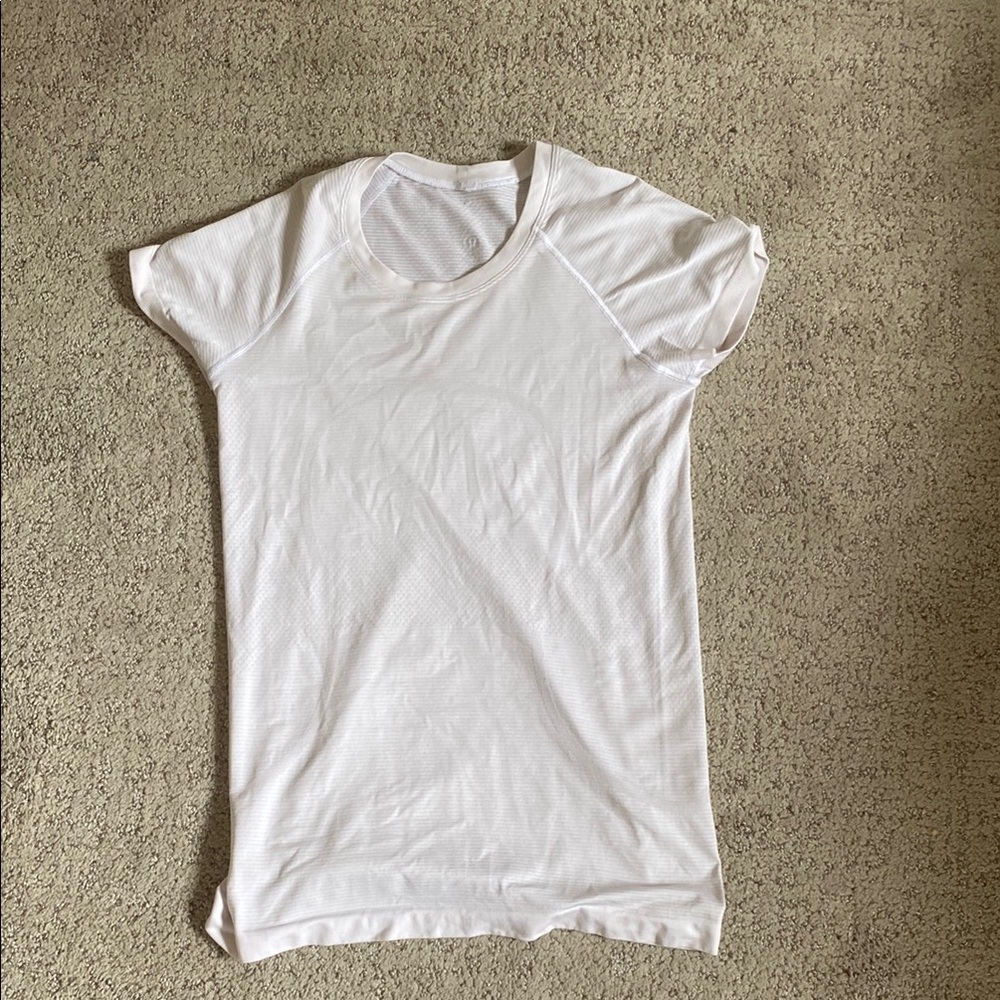 White Lululemon Swiftly Tech 2.0